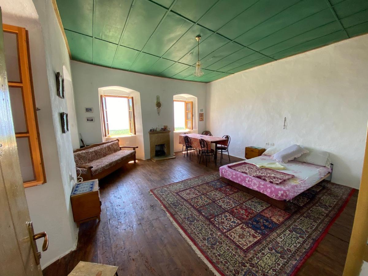Shotgun Hostel & Guesthouse Vuno Екстер'єр фото