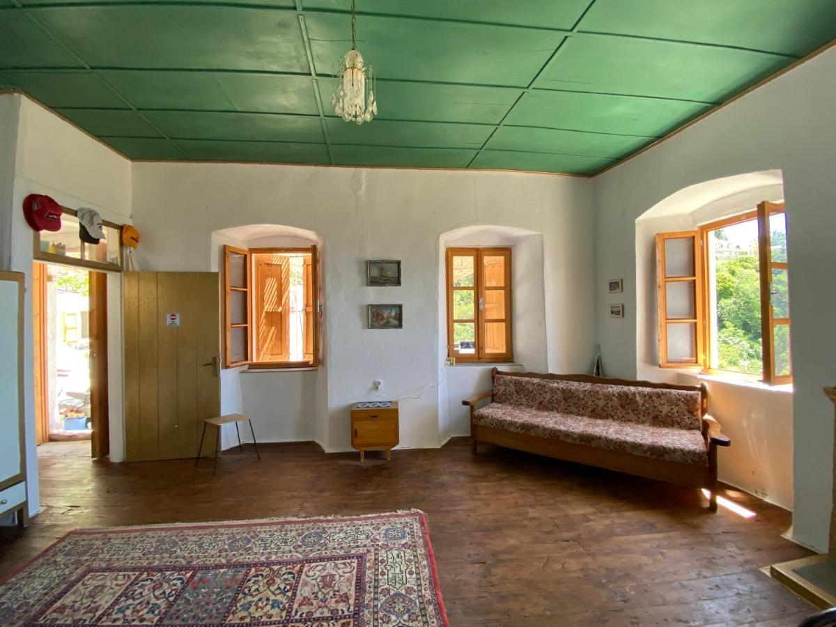 Shotgun Hostel & Guesthouse Vuno Екстер'єр фото